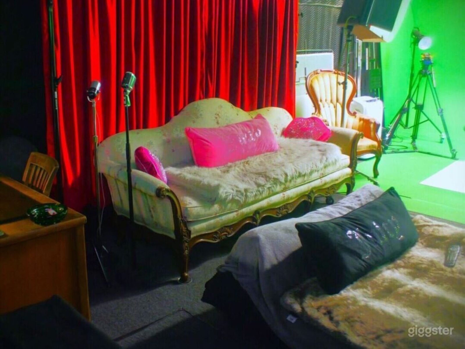 Pre-Lit Sound-Proof Sound Stage with Green Screen Cyc cover